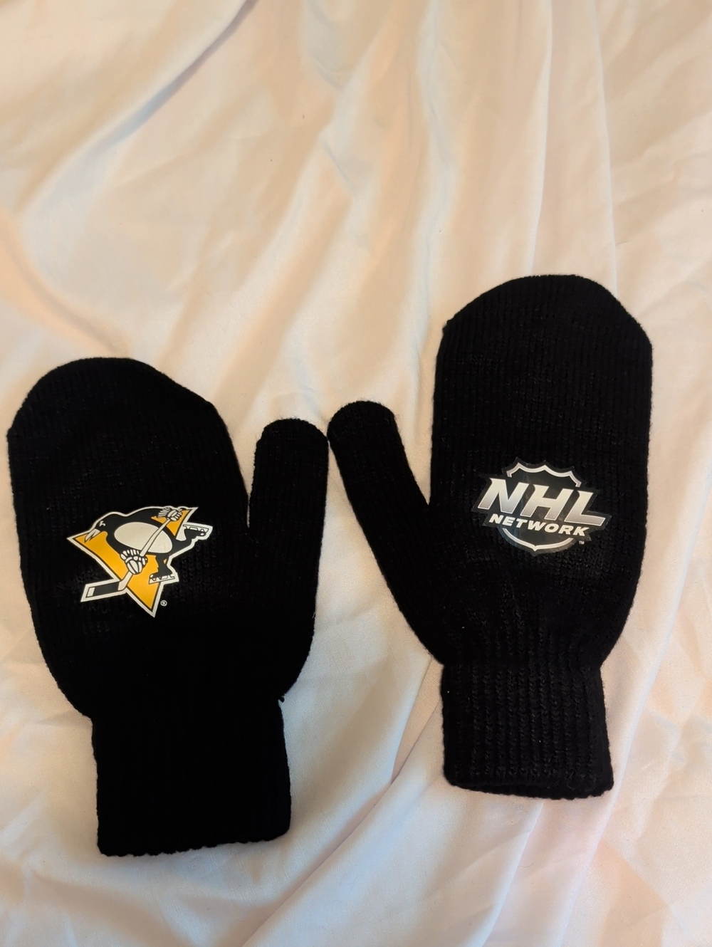 NHL Network Black Team Logo Mittens - Pittsburgh Penguins